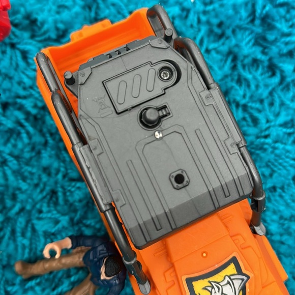 🎉2 for $15🎉Mix of Cars, Figures, and a helicopter from different play sets - Picture 5 of 7